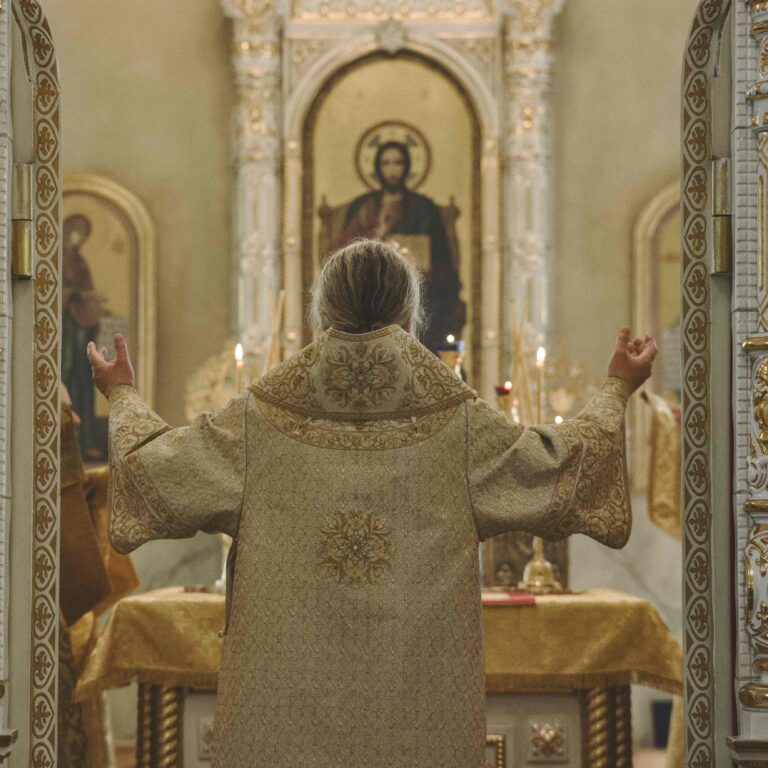 В Неделю первую по Пятидесятнице, Всех святых, митрополит Евгений совершил Божественную литургию во Всехсвятском храме города Екатеринбурга