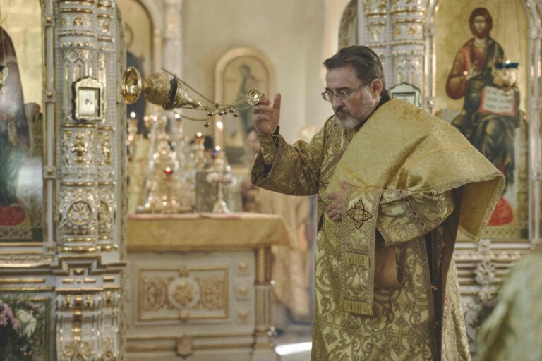 В Неделю первую по Пятидесятнице, Всех святых, митрополит Евгений совершил Божественную литургию во Всехсвятском храме города Екатеринбурга