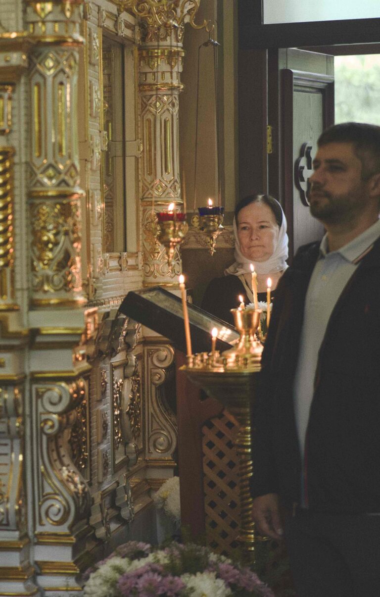 В Неделю первую по Пятидесятнице, Всех святых, митрополит Евгений совершил Божественную литургию во Всехсвятском храме города Екатеринбурга