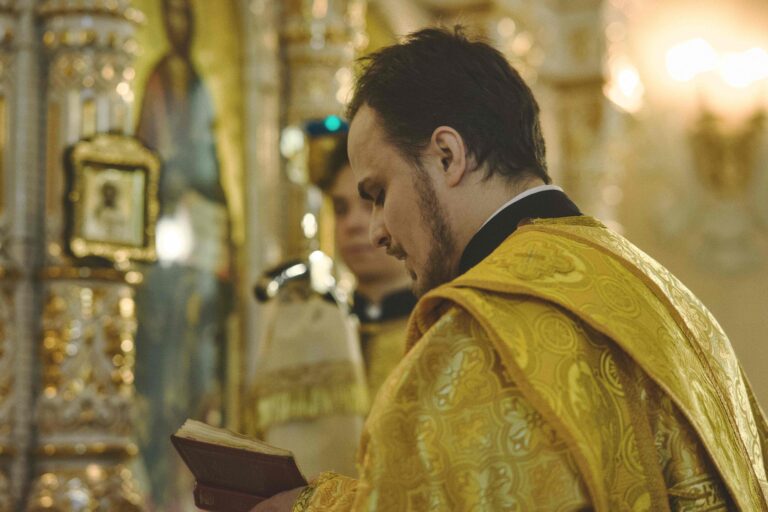 В Неделю первую по Пятидесятнице, Всех святых, митрополит Евгений совершил Божественную литургию во Всехсвятском храме города Екатеринбурга