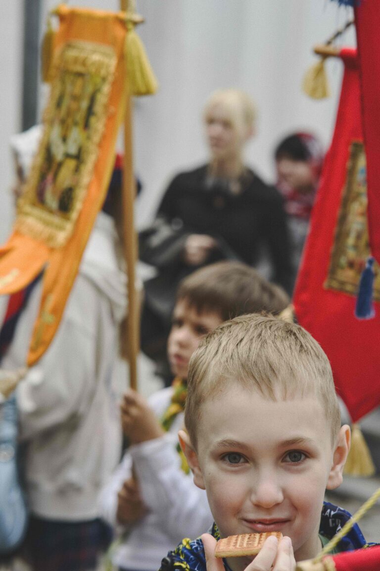 В Неделю первую по Пятидесятнице, Всех святых, митрополит Евгений совершил Божественную литургию во Всехсвятском храме города Екатеринбурга