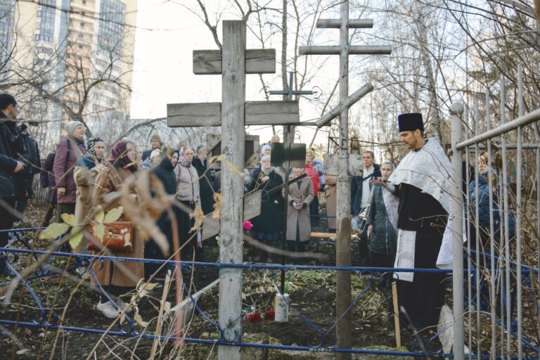 В День памяти жертв политических репрессий в храмах Екатеринбургской епархии совершены заупокойные богослужения